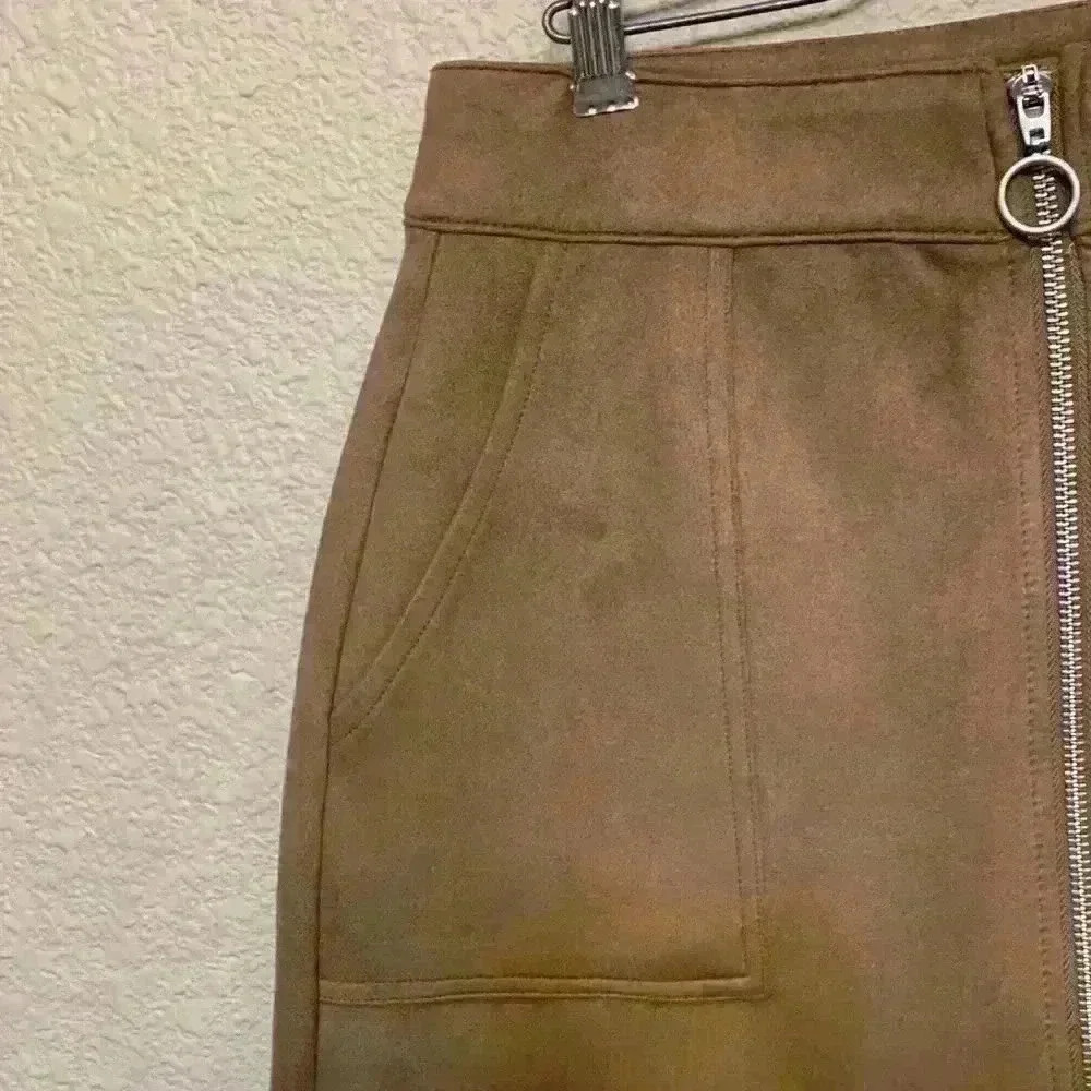 Maurice’s tan faux suede mini skirt sz 4 fall winter zipper pencil career office - Picture 2 of 8